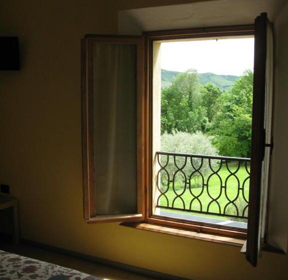 هتل Agriturismo Contea Di Val D'amone