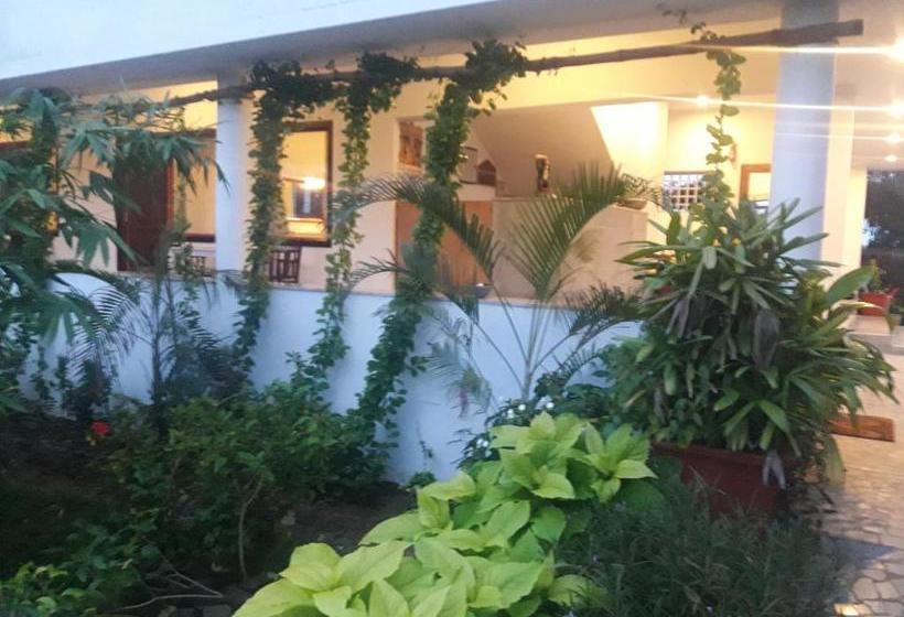 호텔 Alice Paradise By Moonrakers