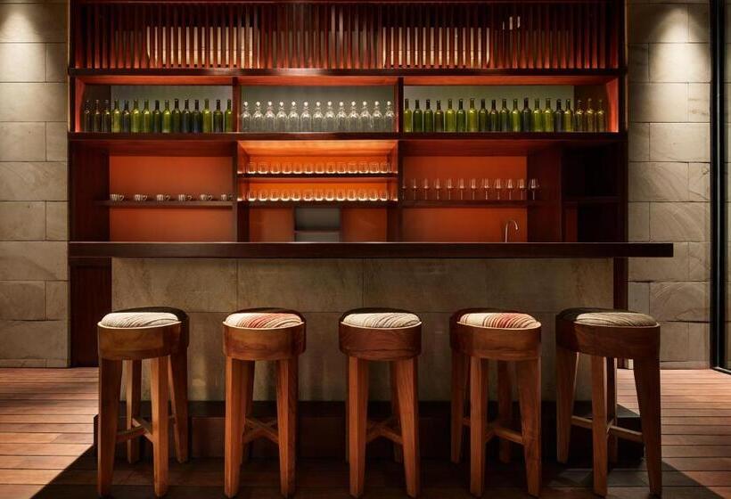 هتل Isoras Cikarang