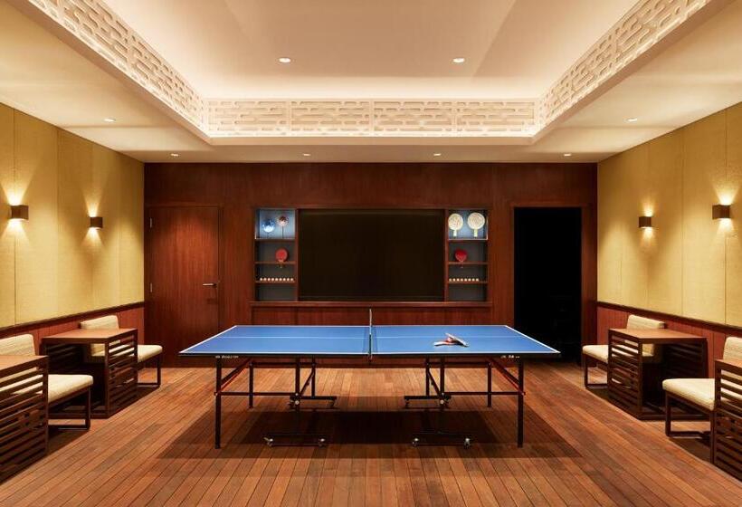 هتل Isoras Cikarang