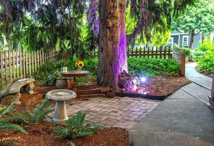 민박 Inn At The Gorge