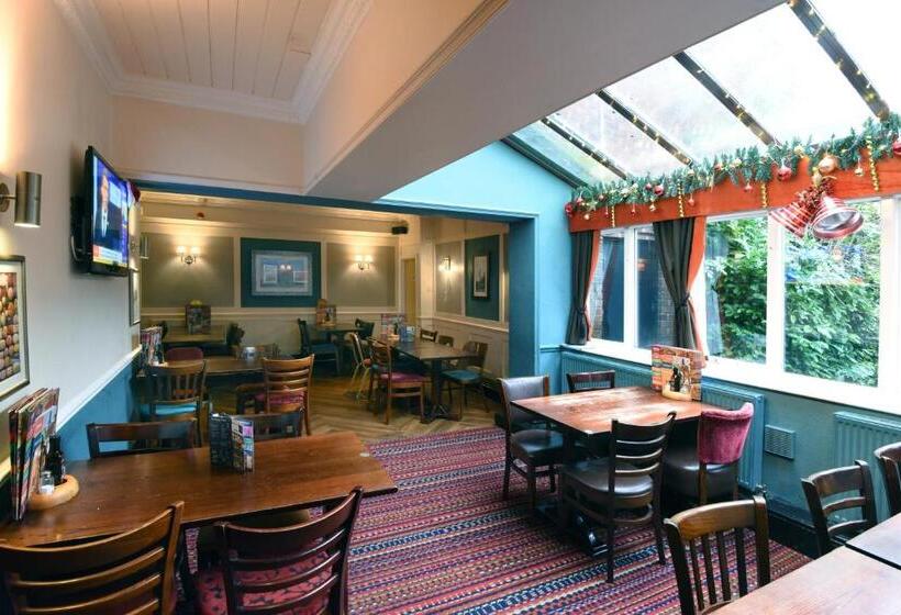 Отель Royal Oak By Greene King Inns