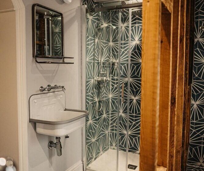 فندق The Ship Inn