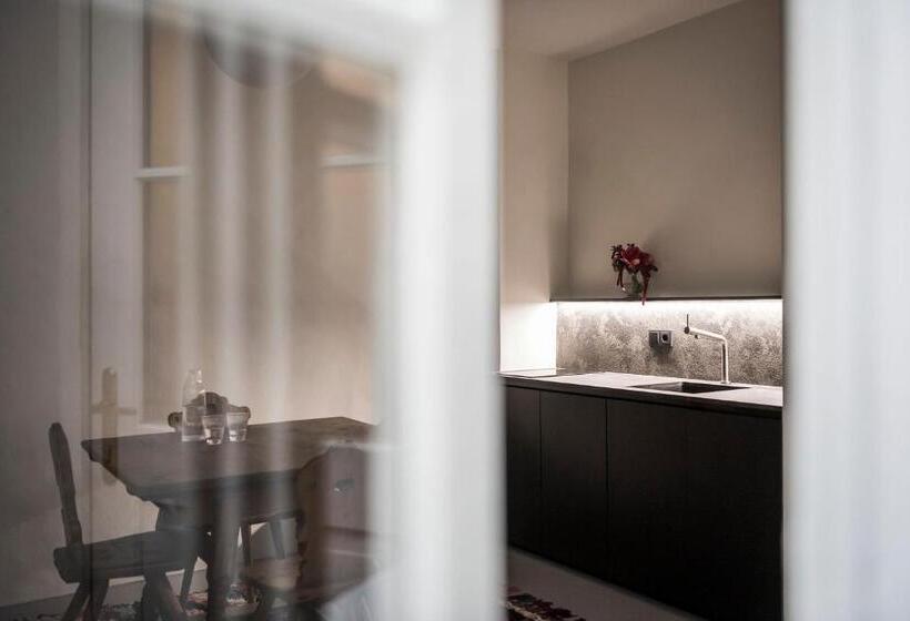 تختخواب و صبحانه Goldenstern Townhouse