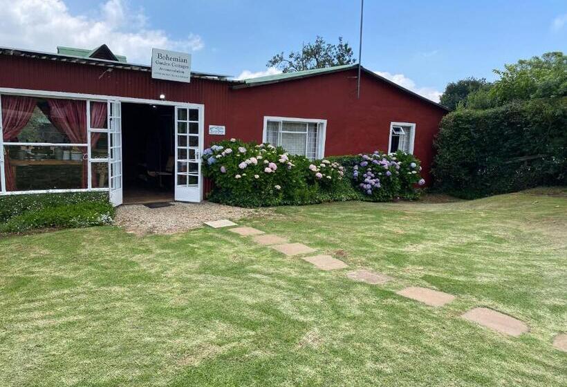 بنسيون Bohemian Garden Cottages