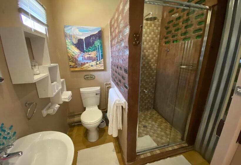 بنسيون Bohemian Garden Cottages