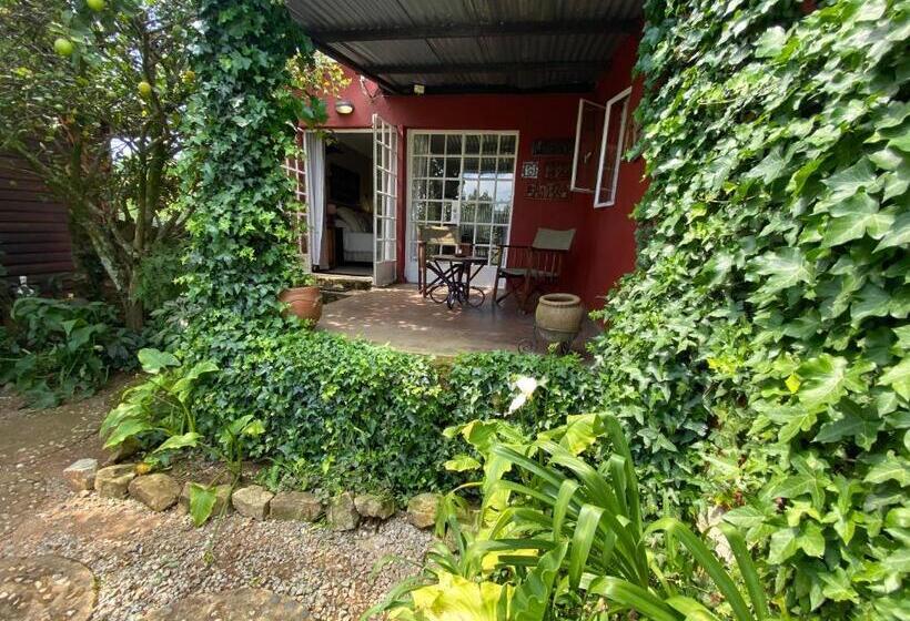 بنسيون Bohemian Garden Cottages