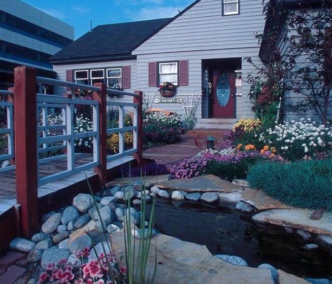 تختخواب و صبحانه Copper Whale Inn