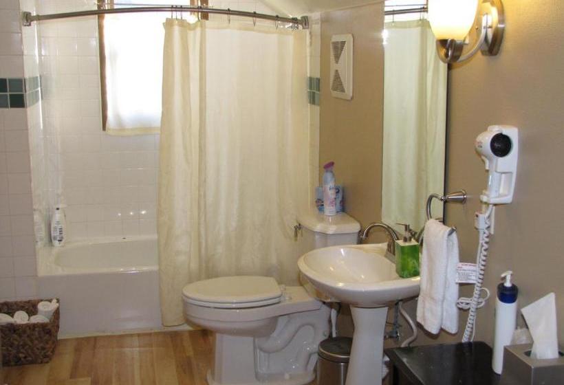 تختخواب و صبحانه Copper Whale Inn