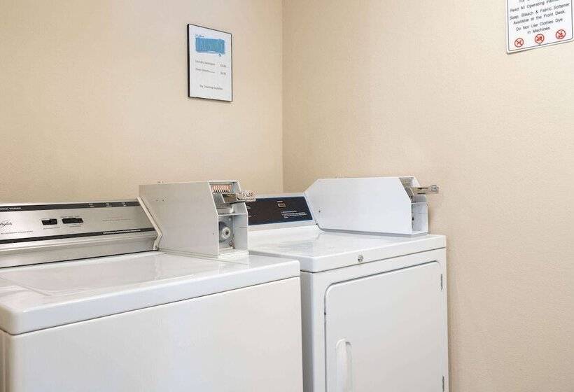 هتل Americinn By Wyndham Cedar Rapids North