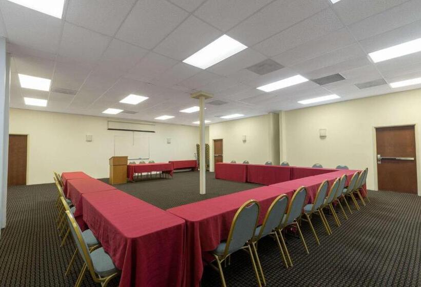 Отель Baymont By Wyndham Colorado Springs