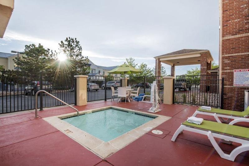 Отель Comfort Suites Highlands Ranch Denver Tech Center Area