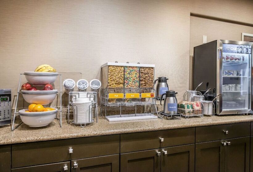 Отель Comfort Suites Highlands Ranch Denver Tech Center Area