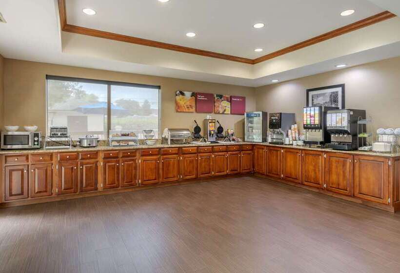 בית מלון כפרי Comfort Suites Johnson City Near University