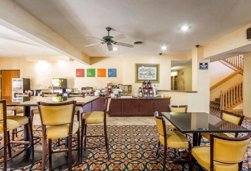 هتل Comfort Suites