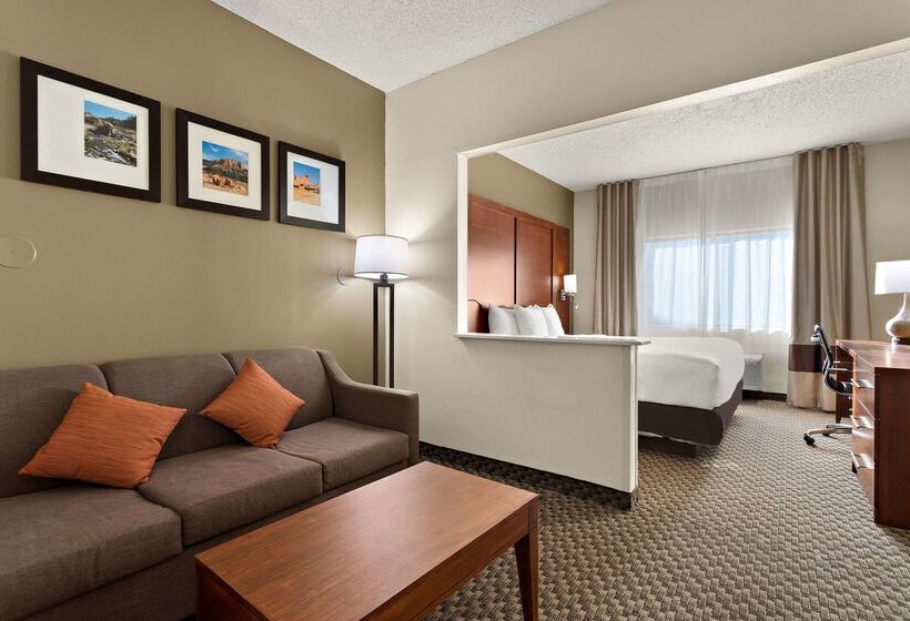 هتل Comfort Suites University