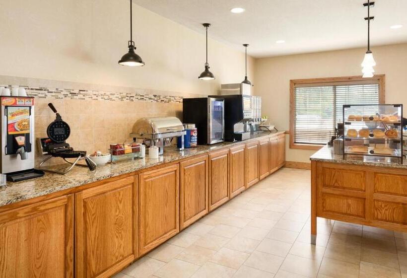 هتل Country Inn & Suites By Radisson, Davenport, Ia