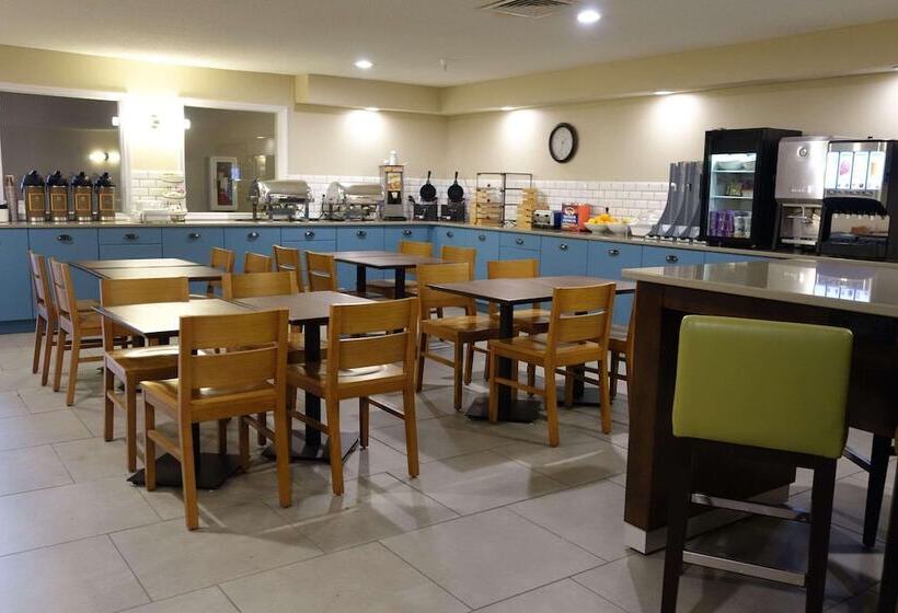 هتل Country Inn & Suites By Radisson, Ankeny, Ia