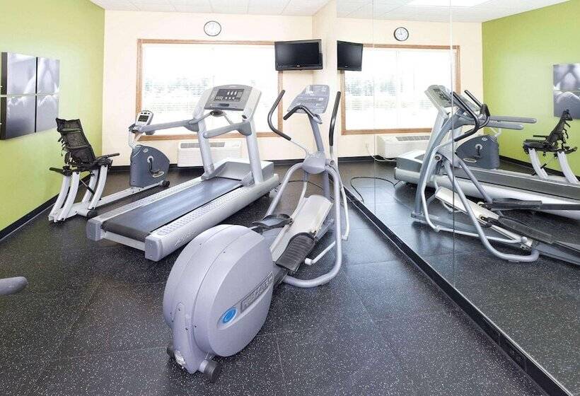 בית מלון כפרי Country Inn & Suites By Radisson, Chanhassen, Mn