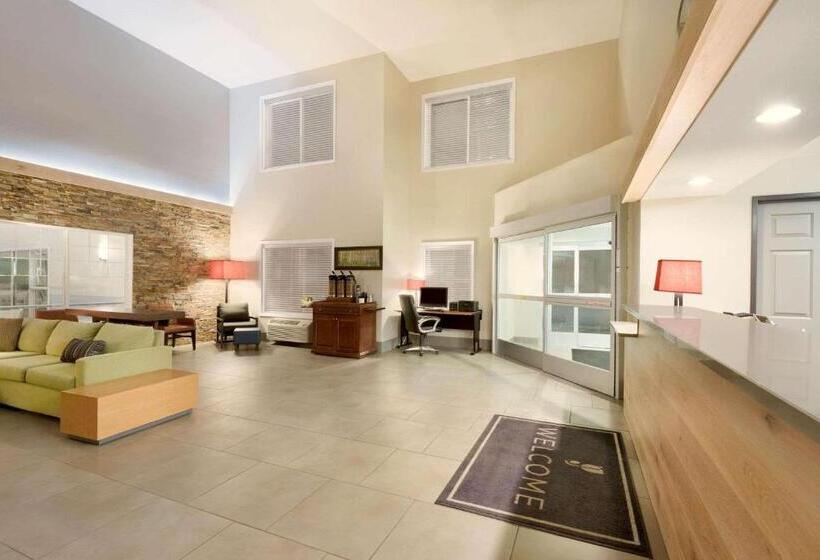 فندق Country Inn & Suites By Radisson, Chippewa Falls, Wi