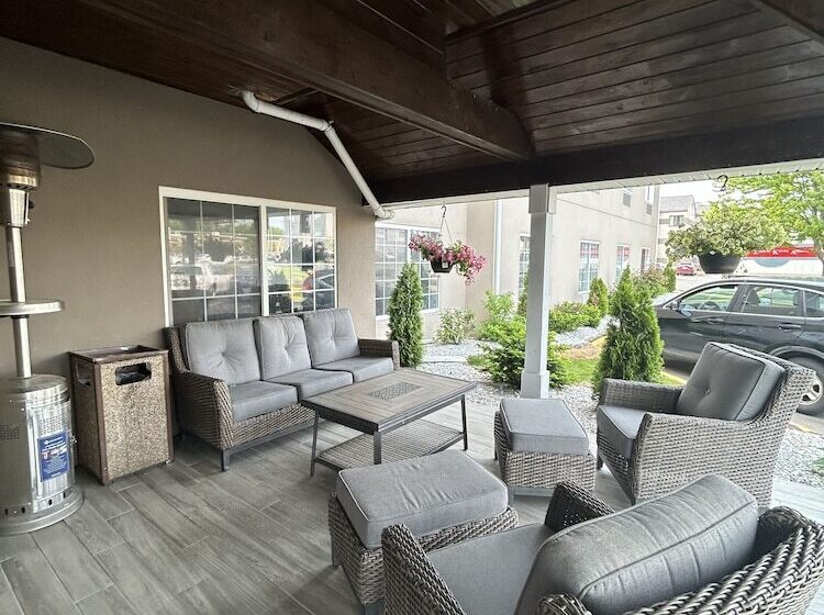 هتل Country Inn & Suites By Radisson, Grand Rapids Airport, Mi