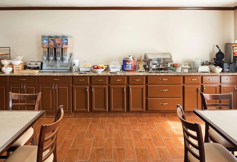 هتل Country Inn & Suites By Radisson, Grand Rapids Airport, Mi