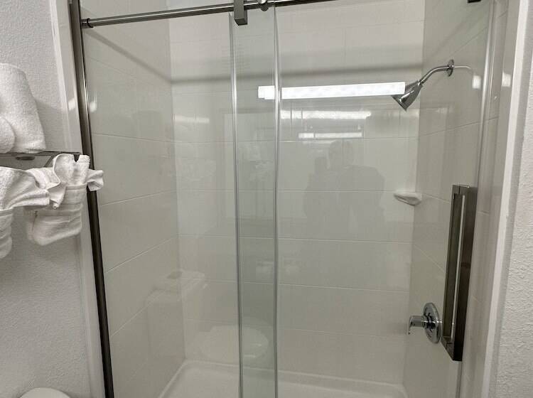هتل Country Inn & Suites By Radisson, Grand Rapids Airport, Mi