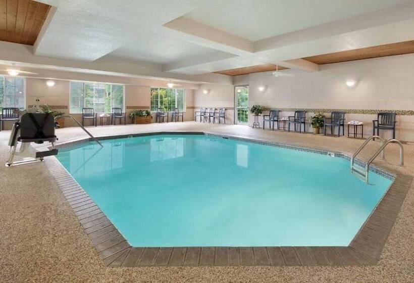 هتل Country Inn & Suites By Radisson, Minneapolis Shakopee