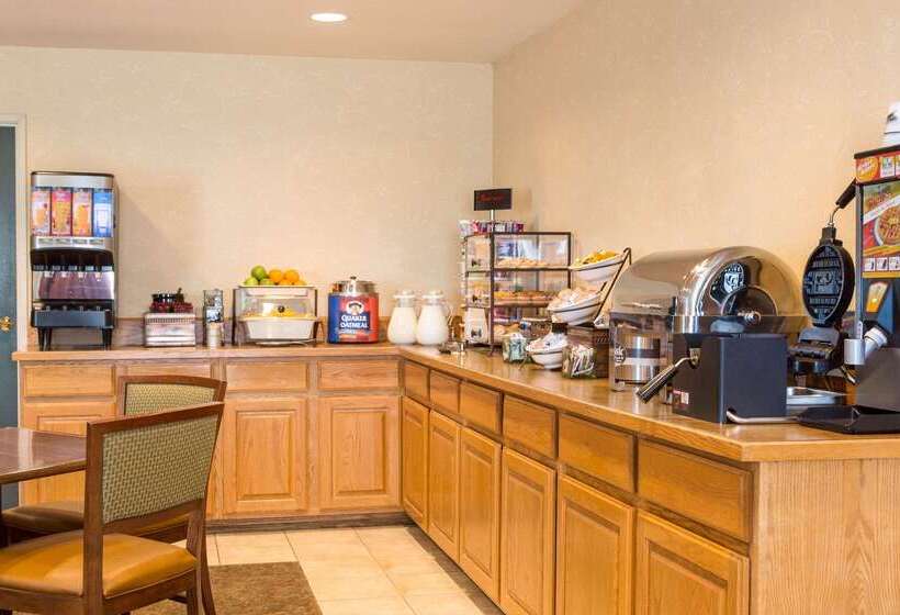 酒店 Country Inn & Suites By Radisson, Nevada, Mo