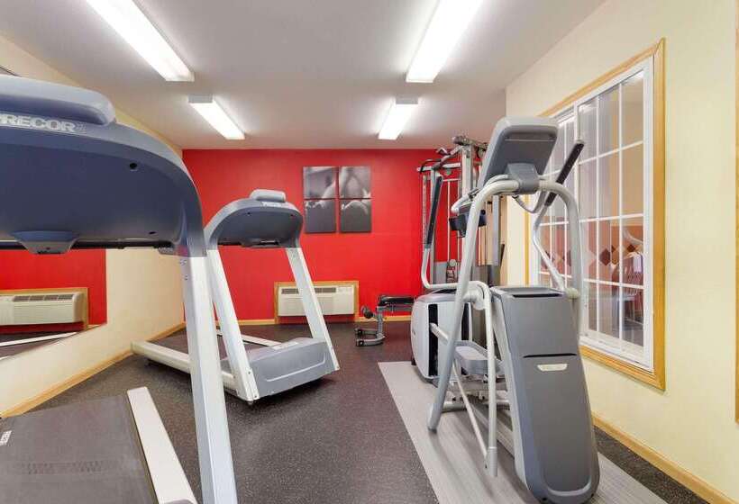 酒店 Country Inn & Suites By Radisson, Nevada, Mo