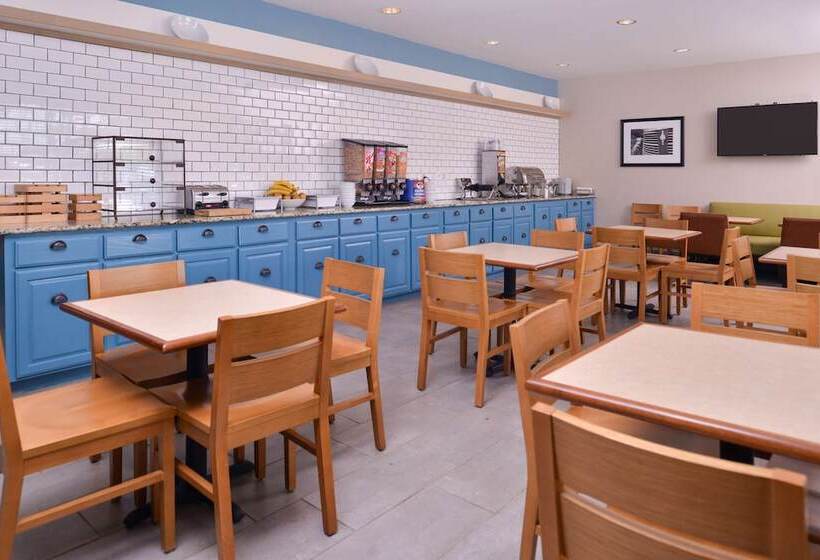 هتل Country Inn & Suites By Radisson, Omaha Airport, Ia
