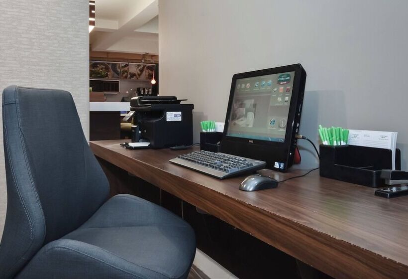 בית מלון כפרי Courtyard By Marriott Charlotte Lake Norman