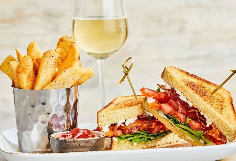 هتل Courtyard Chesapeake Greenbrier