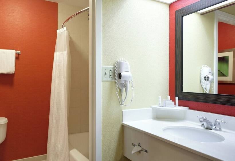 هتل Courtyard Chesapeake Greenbrier