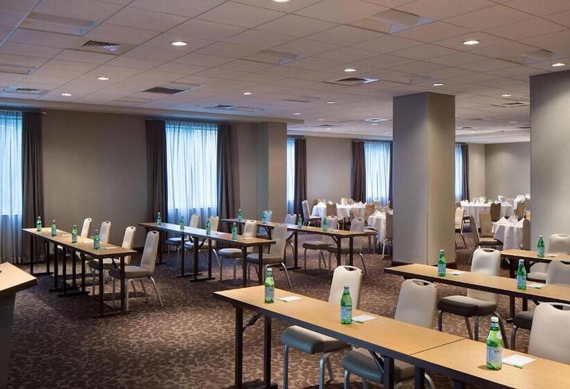 هتل Courtyard Grand Rapids Downtown