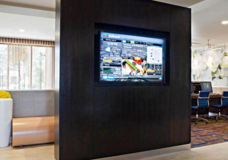 هتل Courtyard St. Louis Westport Plaza