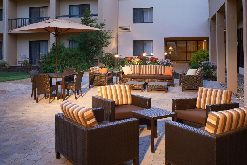 هتل Courtyard St. Louis Westport Plaza