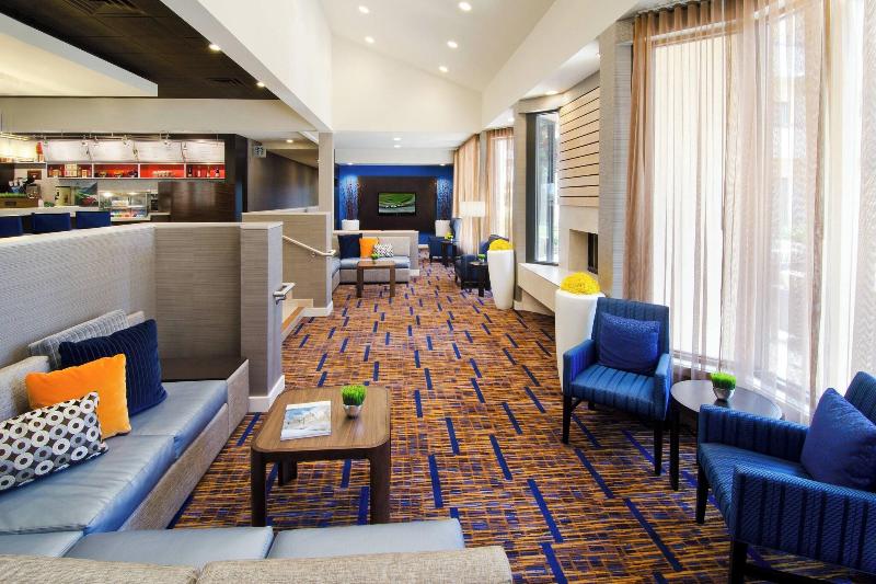 هتل Courtyard St. Louis Westport Plaza
