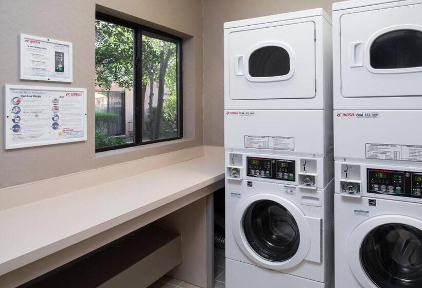 Отель Courtyard By Marriott Vacaville