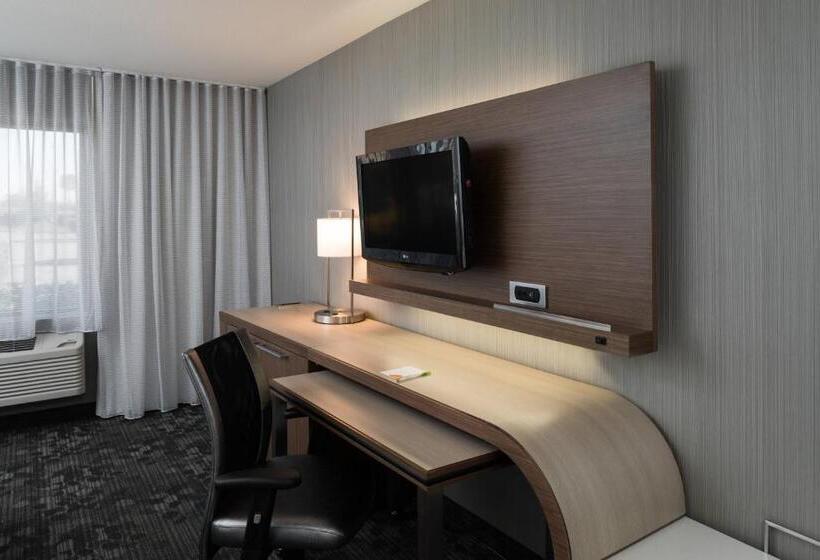 Отель Courtyard By Marriott Vacaville