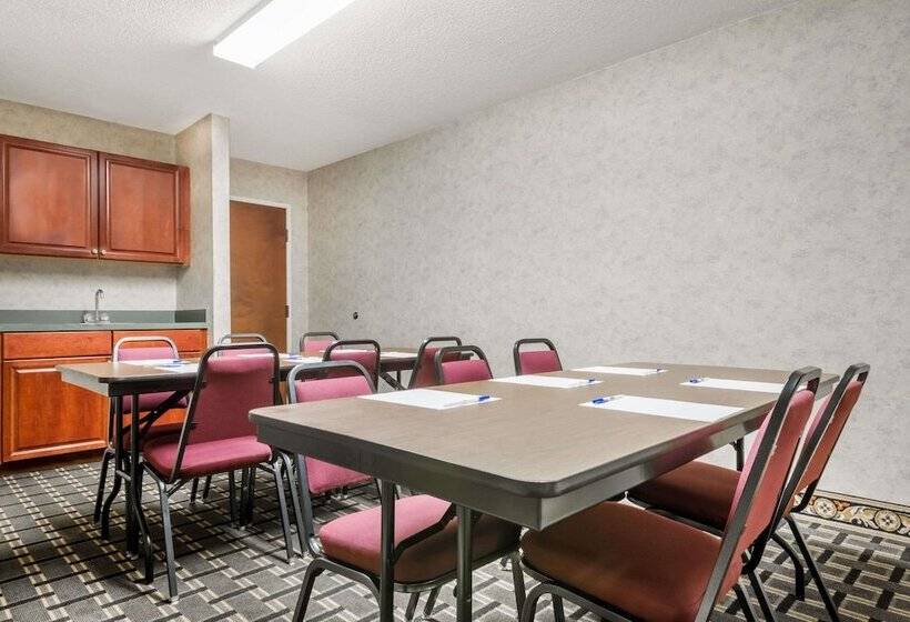 בית מלון כפרי Days Inn By Wyndham Norton