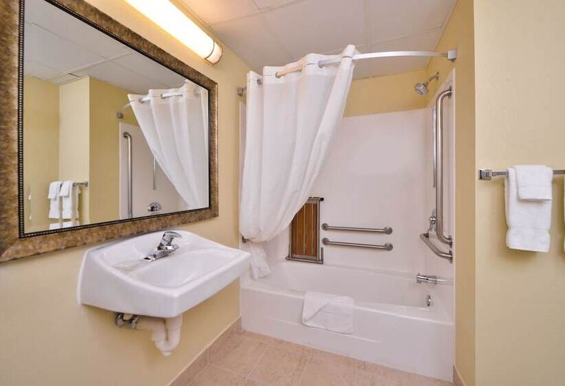 هتل Duluth Inn & Suites Near Spirit Mountain