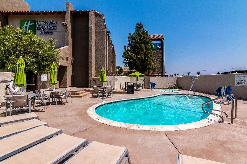 هتل Holiday Inn Express & Suites Camarillo, An Ihg