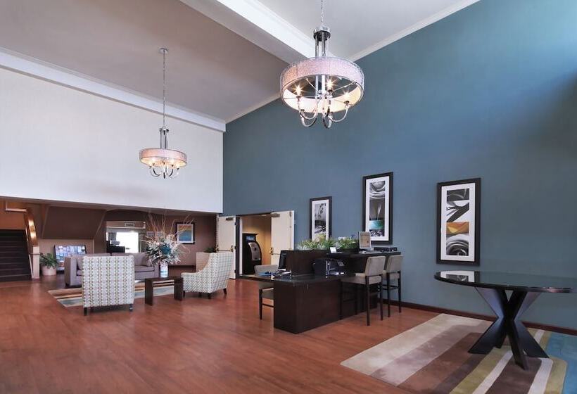 هتل Holiday Inn Express Port Hueneme, An Ihg