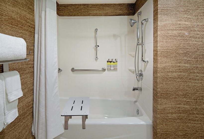 هتل Holiday Inn Express Port Hueneme, An Ihg