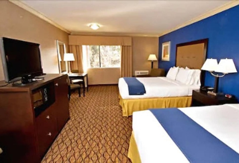 هتل Holiday Inn Express Port Hueneme, An Ihg