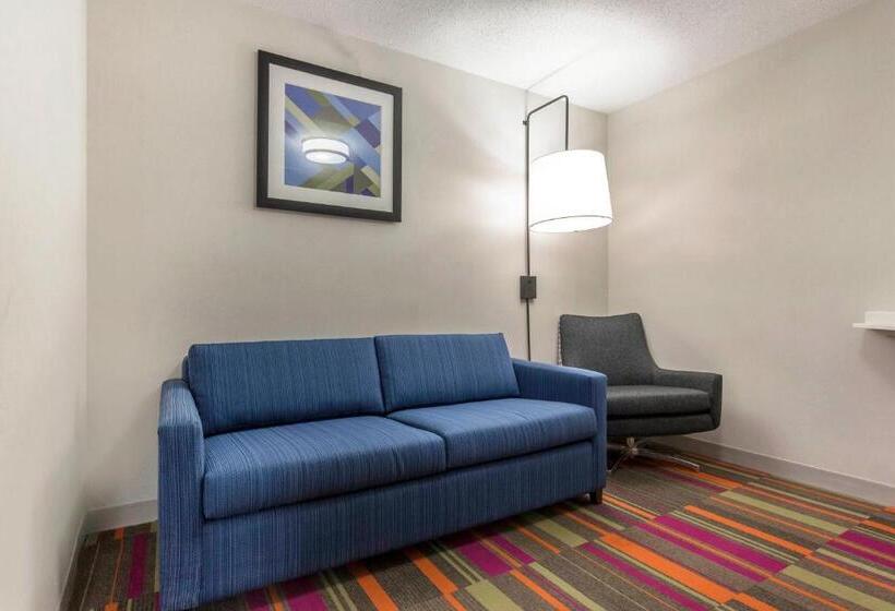 Отель Holiday Inn Express And Suites Chicago West   St Charles, An Ihg