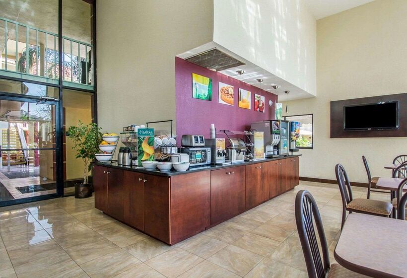 酒店 Quality Inn & Suites At Tropicana Field