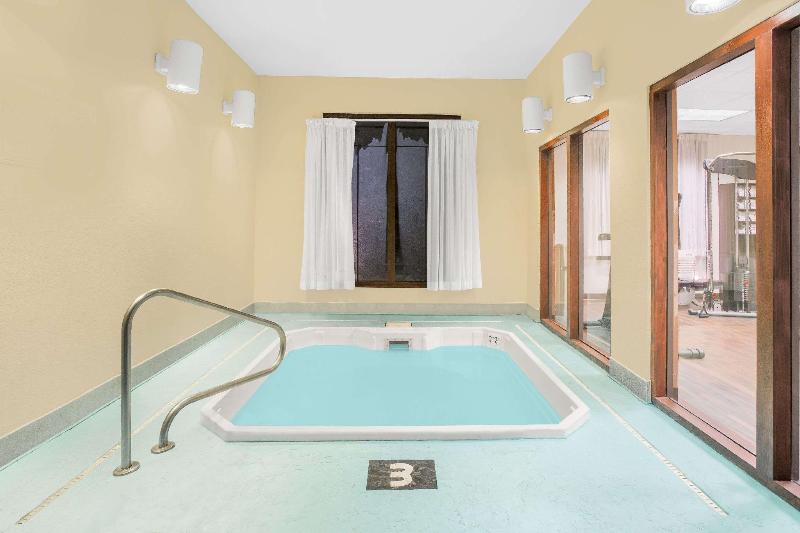 هتل Ramada By Wyndham Denver International Airport