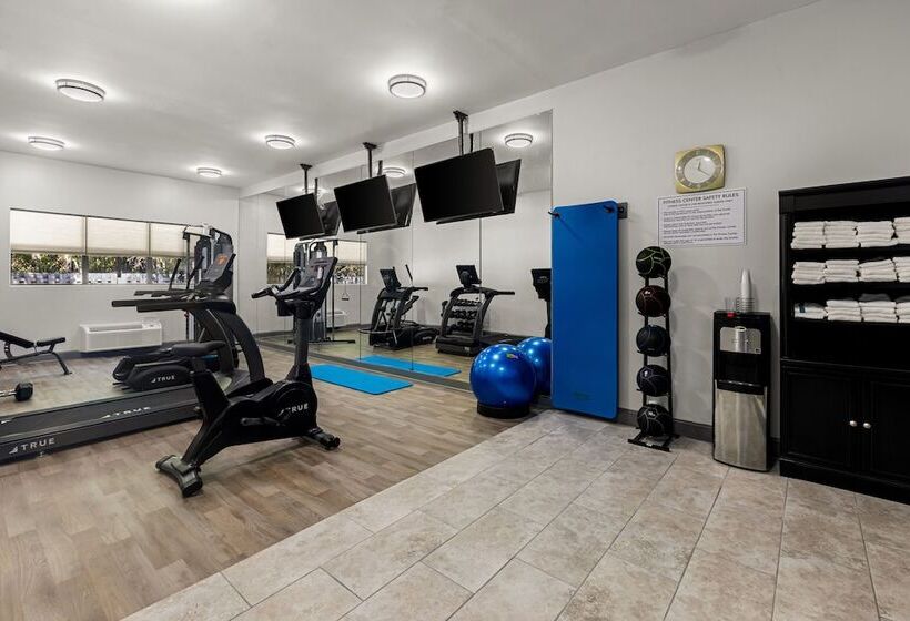 فندق Clarion Pointe Hinesville Near Fort Stewart